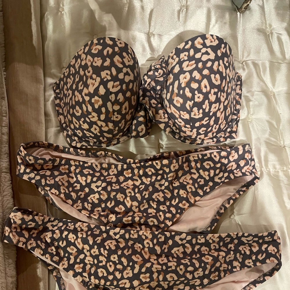 Shade & Shore bikini size 36DD bottoms L and XL